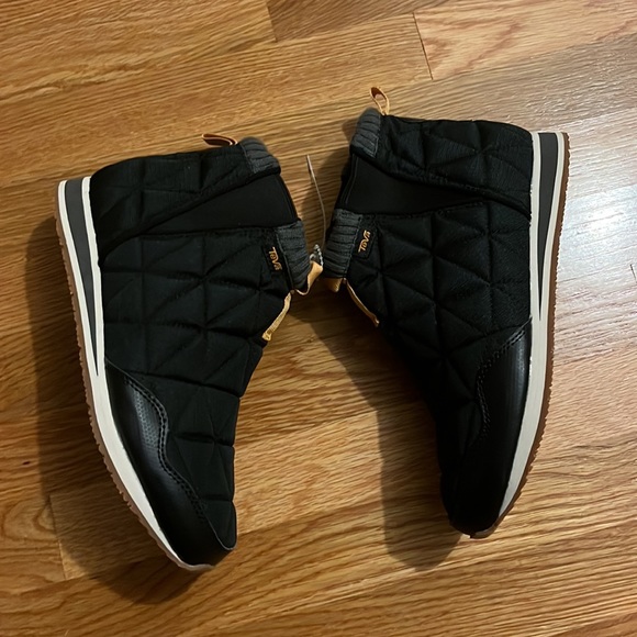 New Teva Ember Mid Boot Quilted Black Womens 9 - Picture 6 of 15